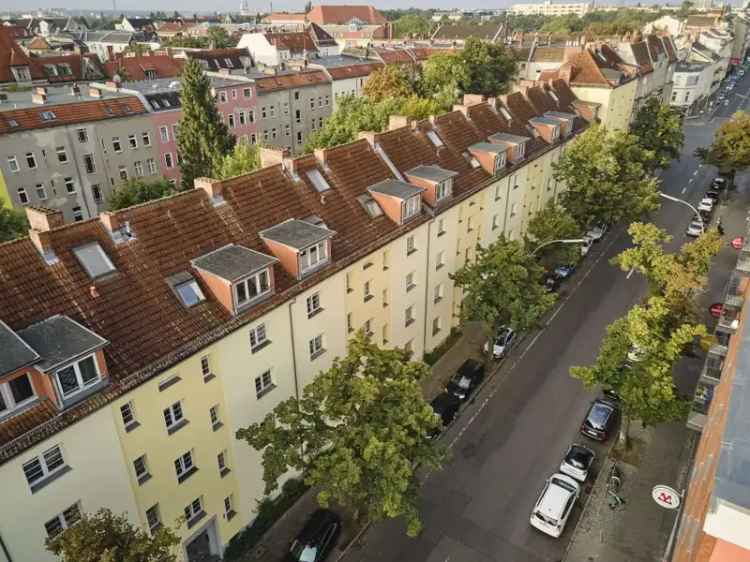 Preisnachlass sichern auf vermietete 2,5-Zimmerwohnung mit Balkon & Wannenbad am Schillerkiez