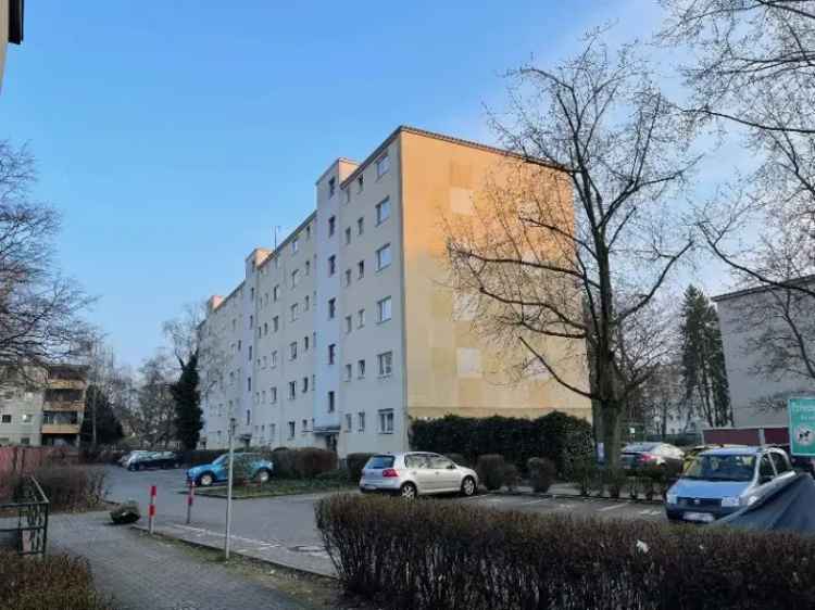 2-Zimmer-Wohnung in Berlin, Fahrstuhl und Balkon.