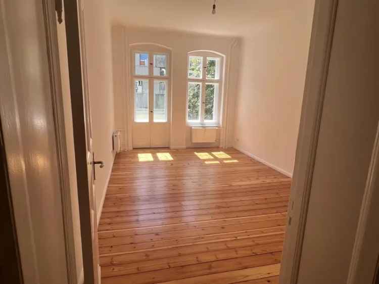 Mieten Altbau Wohnung im Herzen von Friedrichshain mit komplett Sanierung