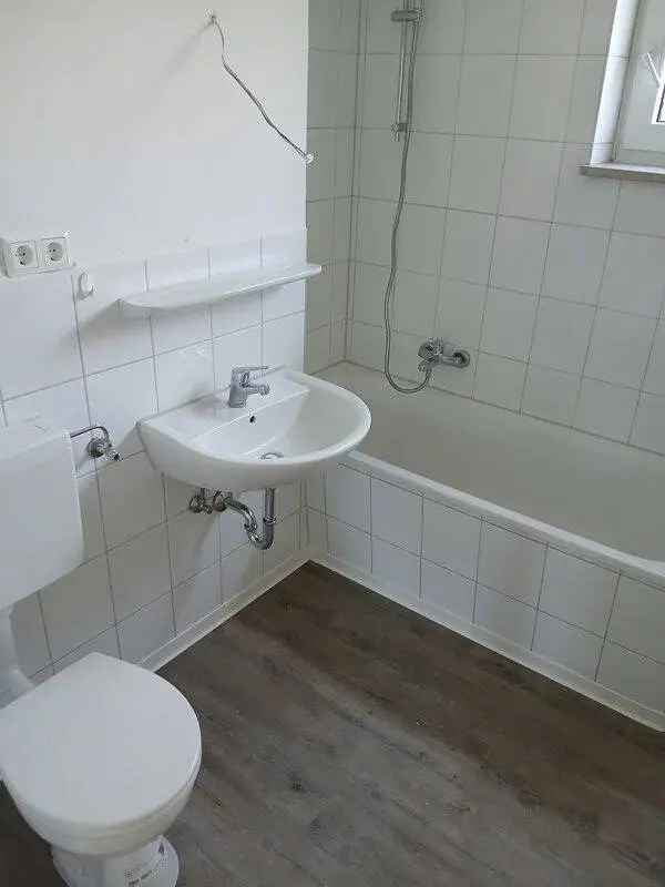 Geräumige 3-Zimmer-Wohnung mit Balkon in grüner Lage (WBS)