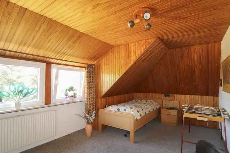 Eigenheim mit Garten, Garage und 3 Freistellplätzen in urbaner Lage