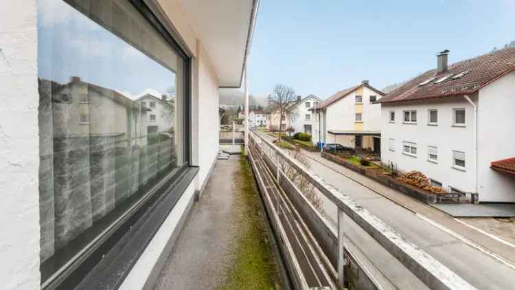 Kaufen großzügige 4,5-Zimmer-Wohnung in attraktiver Hanglage mit Terrasse Garage