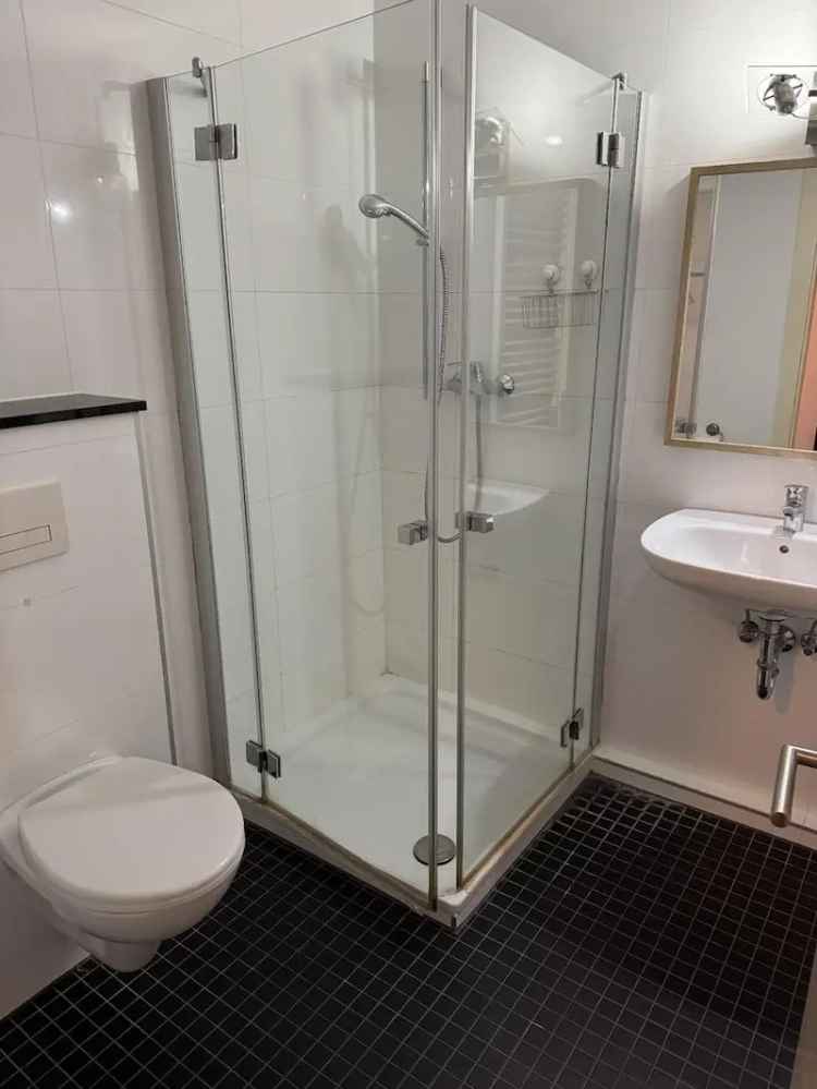 Freie 3 Zimmerwohnung Altbau-Wohnung in Düsseldorf-Friedrichstadt: Ideal auch für Kapitalanleger...