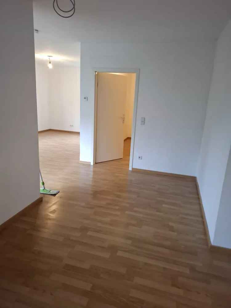 Neu sanierte 2-Zimmer Wohnung mit EBK und Fußbodenheizung