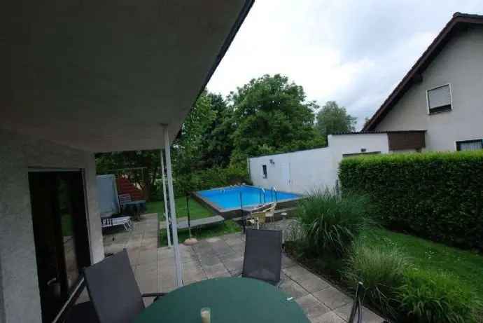 Familienhaus mit Pool Garten Massivbauweise 5 Zimmer