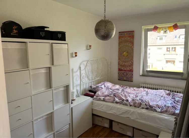 Hamburg-Eidelstedt: Mieterfreie, helle 3-Zi.-Wohnung mit Balkon