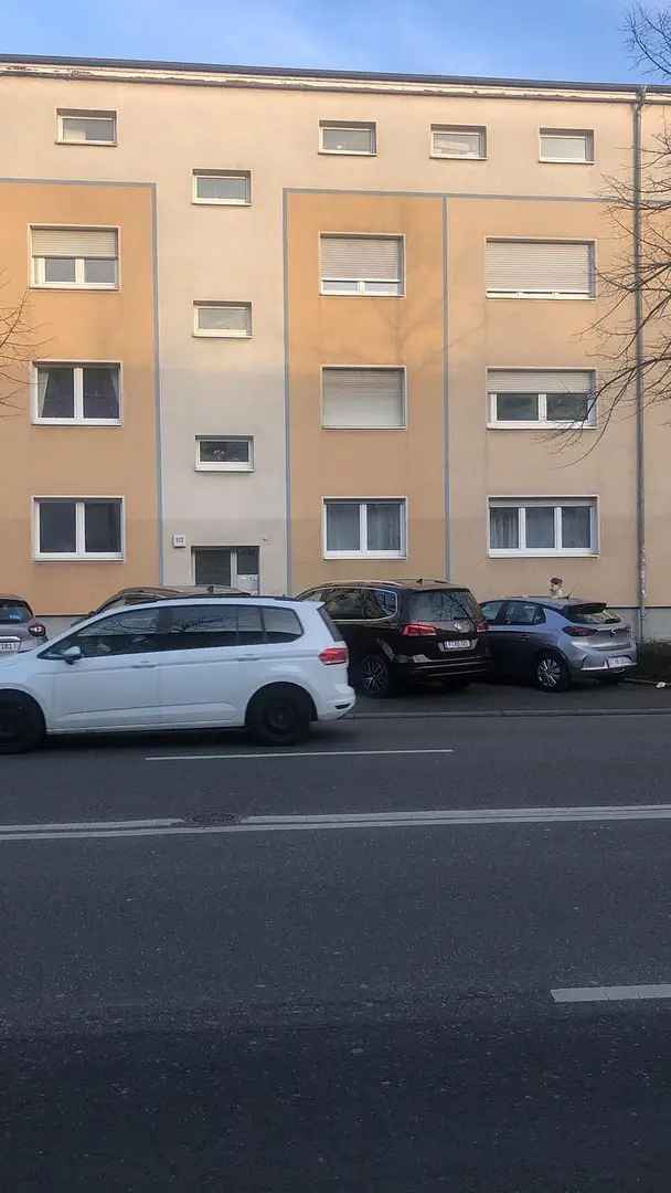 Mieten Wohnung 3,5 Zimmer in Frankfurt mit Mansarde und Kellerraum