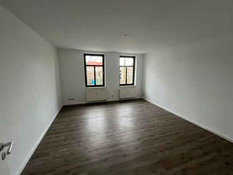 Mieten Traumhafte 2-Zimmer Wohnung mit Terrasse in gepflegtem Mehrfamilienhaus