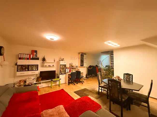 Top B10 Anbindung! Maisonette Wohnung mit Aufzug und TG-Stellplatz