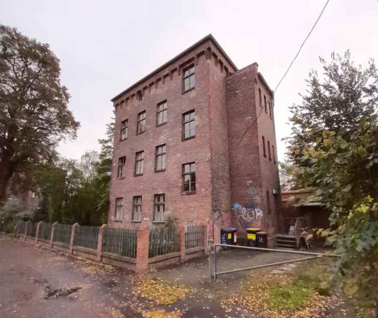 Interessantes Denkmalobjekt am Geschichtspark Moabit