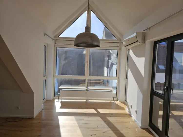 Provisionsfrei! Modernisierte 3,5 Zimmer Maisonette-Wohnung mitten in Kriftel