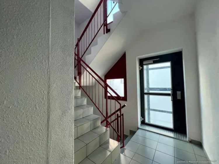 Angebot: Helle 4-Zi-Wohnung mit Balkon und großer Garage