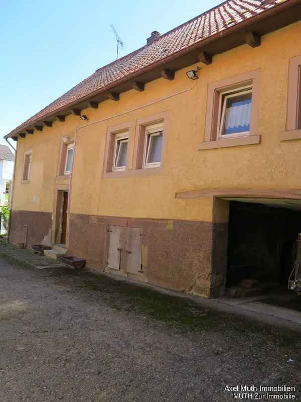 Sanierungsobjekt mit Geschichte: 
Ehemaliger Bauernhof mit Wohnhaus, großer Scheune & Innenhof