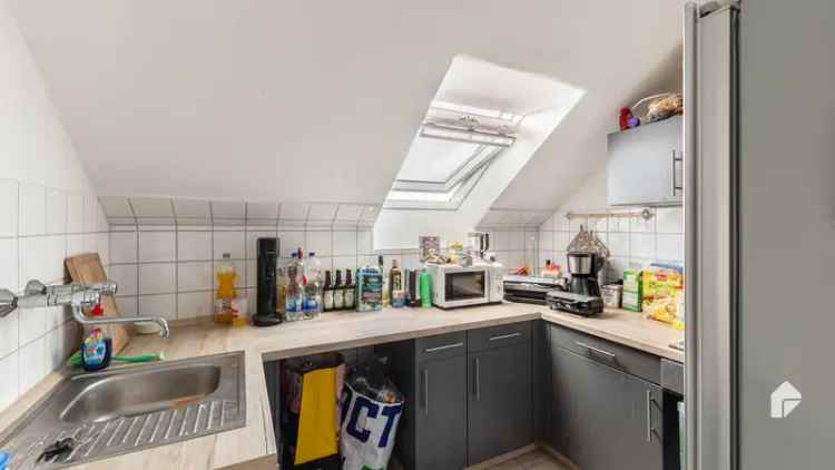 Frühstück in der Sonne! Helle Dachgeschosswohnung mit Süd-Balkon und 2 Zimmern