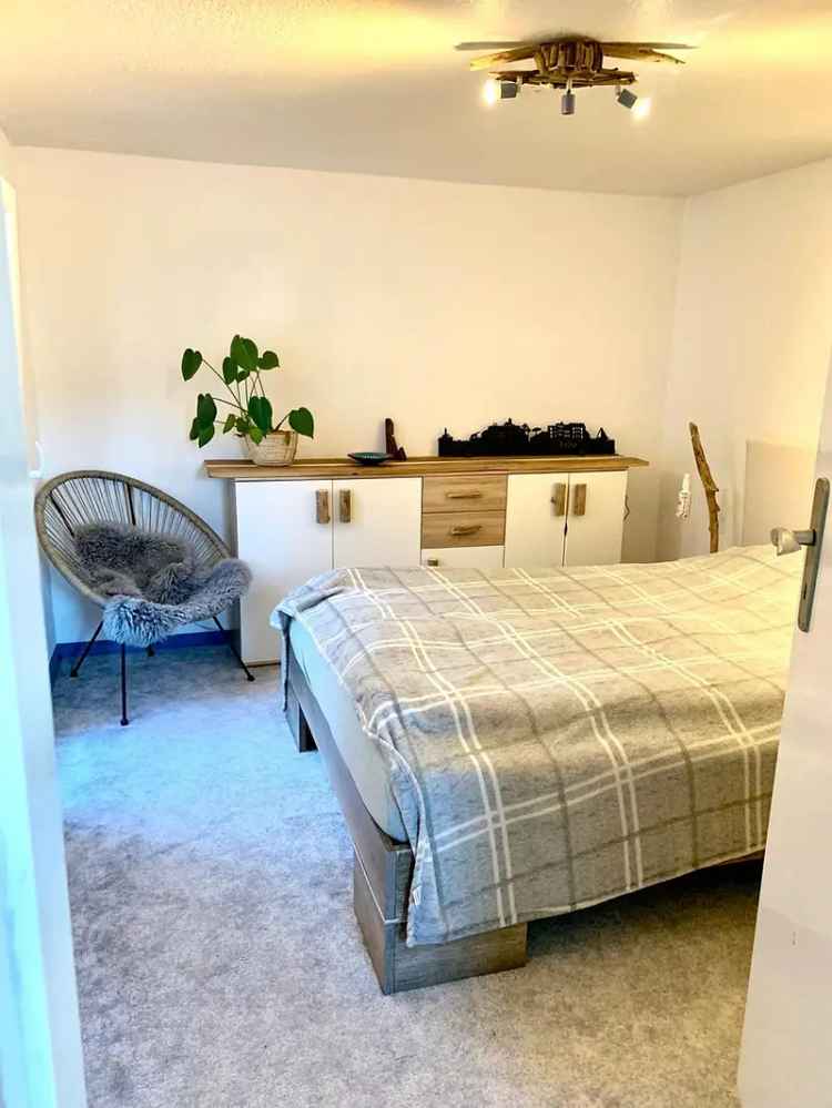 Doppelhaushälfte mit Werkstatt/Atelier