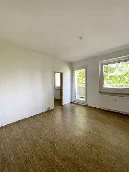 Aktuelle Renovierung einer schönen 2-Zimmer-Wohnung mit großem Balkon!