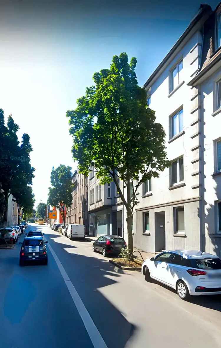 Charmantes, renoviertes Altbau-Domizil, 2,5 Zimmer auf 58 m², mit Balkon im 2.OG in Essen-Kray