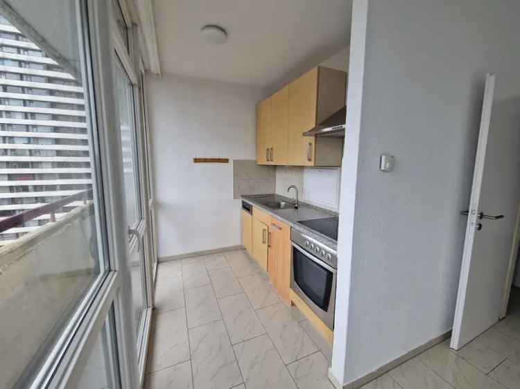 2 Zimmer Wohnung mit Einbauküche und Balkon im Zentrum von Mülheim