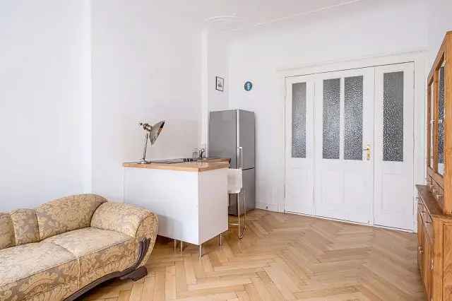 Altbauwohnung 44m² Balkon Stuck 2 Zimmer