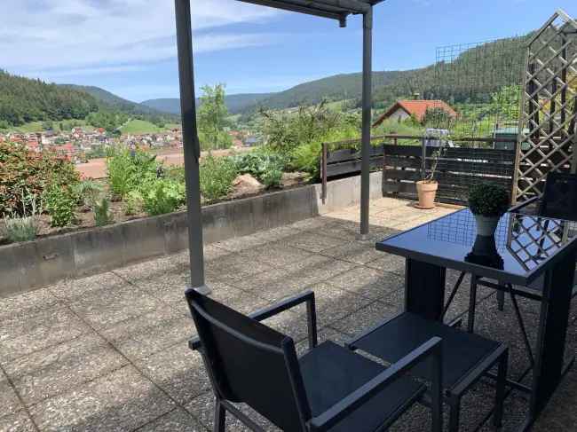 Renovierte, möblierte Wohnung mit traumhafter Aussichtslage und großer Terrasse Schwimmbad und Sauna