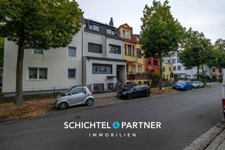 Lindenhof | Großzügiges Mehrfamilienhaus mit viel Potenzial in guter Lage