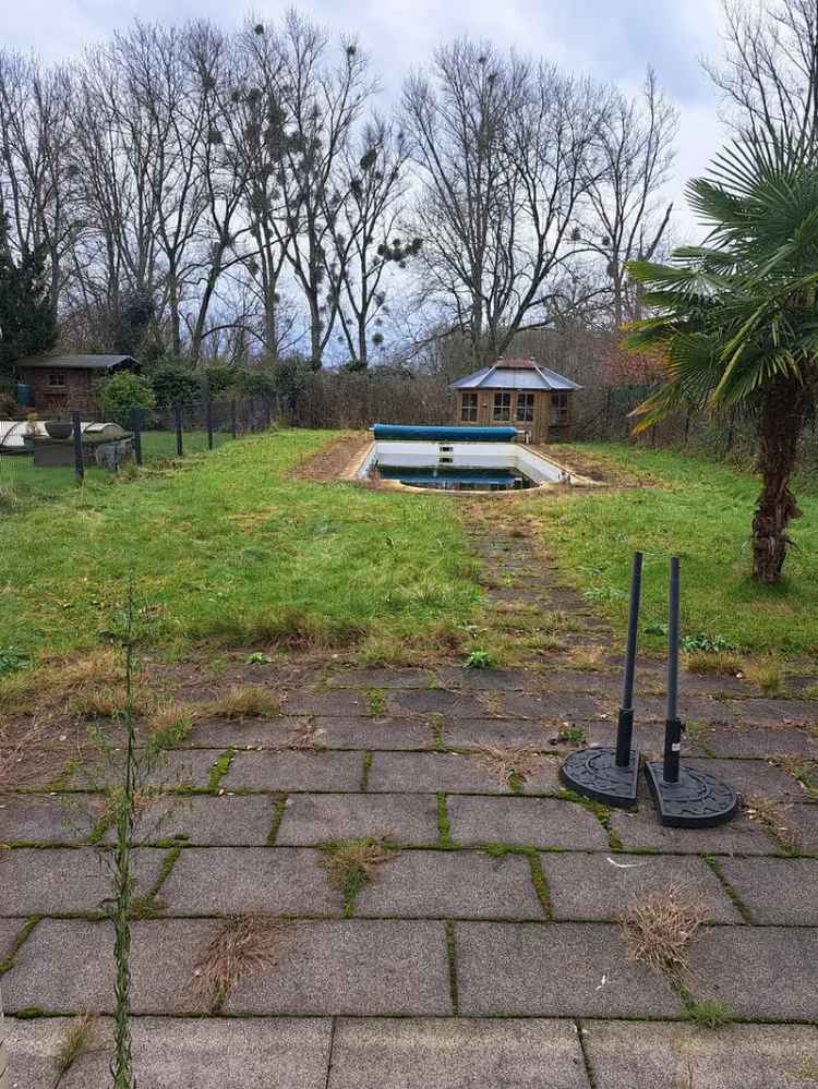 Düsseldorf Urdenbach 129m² Doppelhaushälfte Garten Pool Garage Sanierungsobjekt