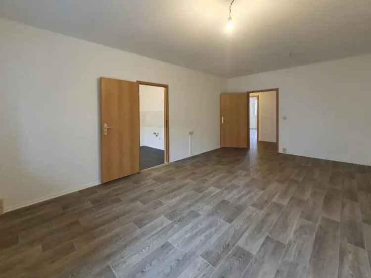 *Für Sie frisch renoviert*Gemütliche 3--Zimmer-Wohnung mit Wannenbad und Balkon ab 15.02.2025!*