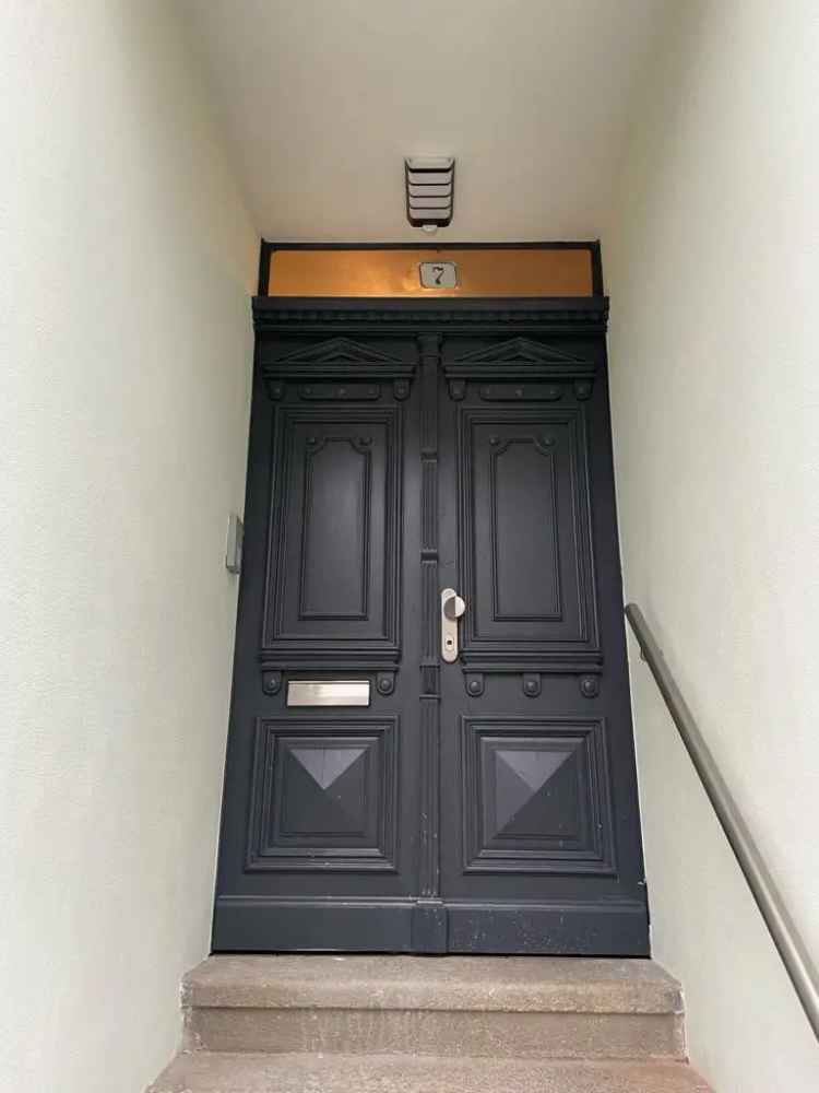 Wohnung mit einem Kinderzimmer oder Maisonette für große Familien, sehr günstig und in ruhiger Lage