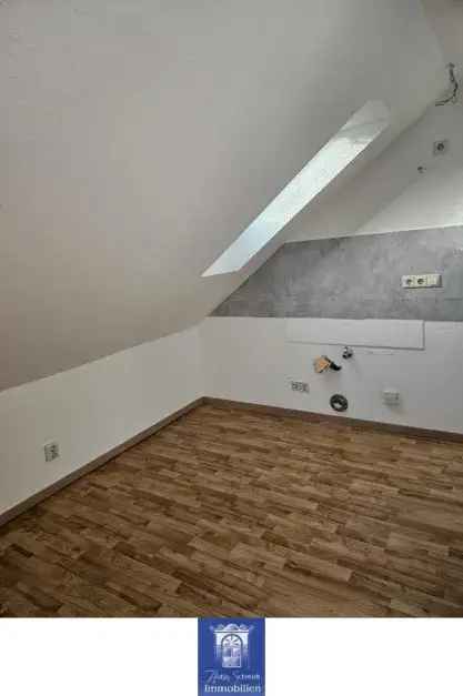 Kleinzschachwitz! Charmante Dachgeschosswohnung mit Balkon in Elbnähe!