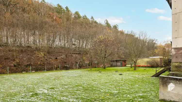 Einfamilienhaus in ruhiger Waldrandlage mit großem Grundstück