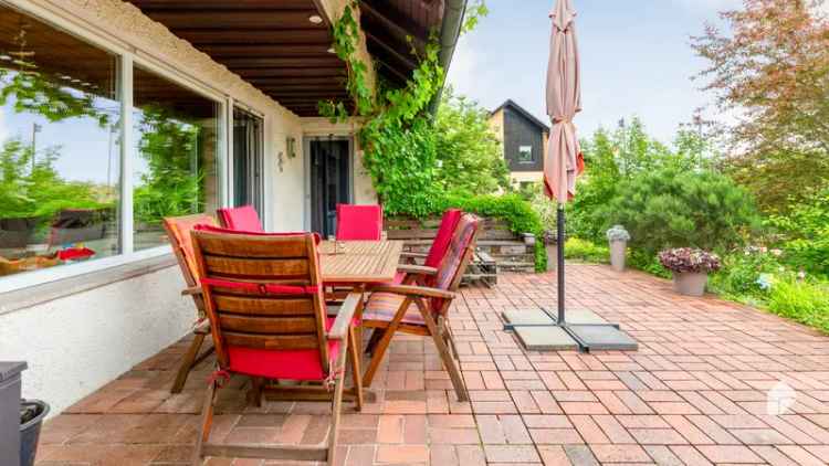 Charmantes Einfamilienhaus mit 5 Zimmern, Terrasse und Garage in Baunach