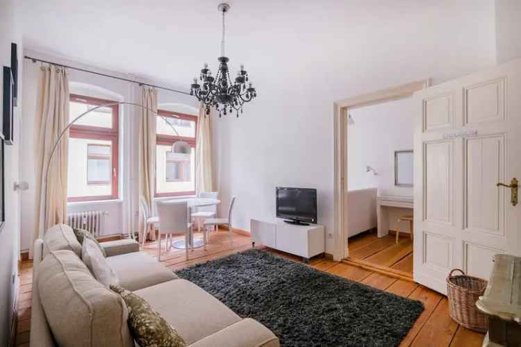Kaufen 2 Zimmer Altbauwohnung in Berlin Kreuzberg mit Mobiliar