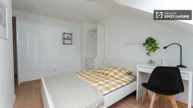 Zimmer zu vermieten in Wohnung mit 4 Schlafzimmern in Berlin
