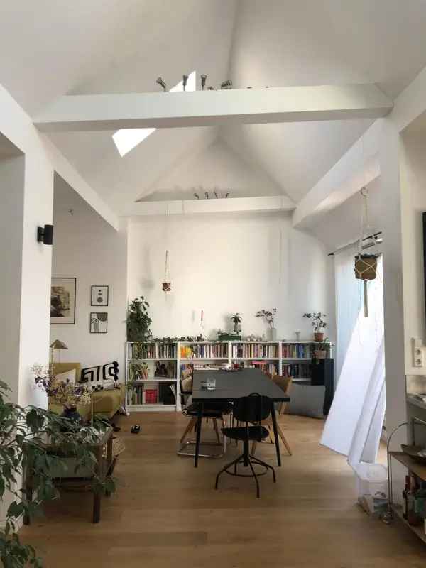 Helle 3-Zimmer-Dachgeschosswohnung mit Dachterrasse in Friedrichshain