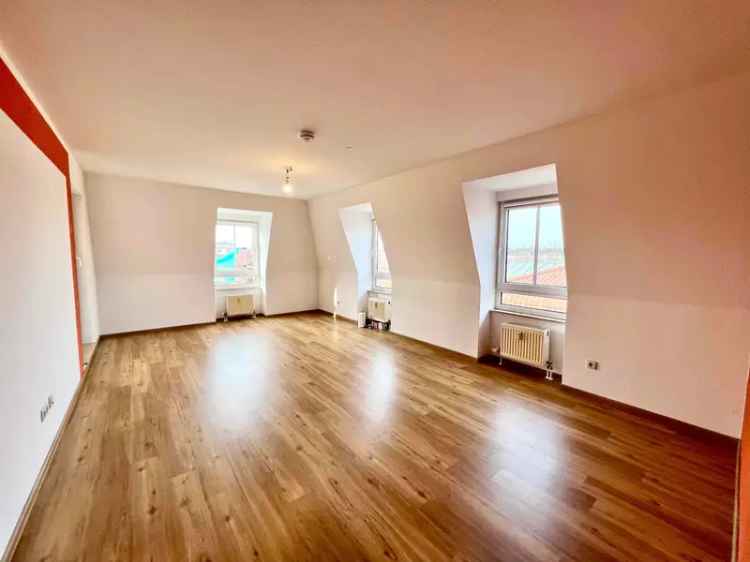 2-Zimmer Dachgeschosswohnung Laubegast mit Dachloggia