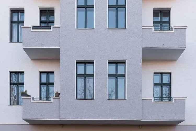 Große, schön geschnittene 5-Zimmerwohnung mit Balkon als Kapitalanlage in Kiezlage