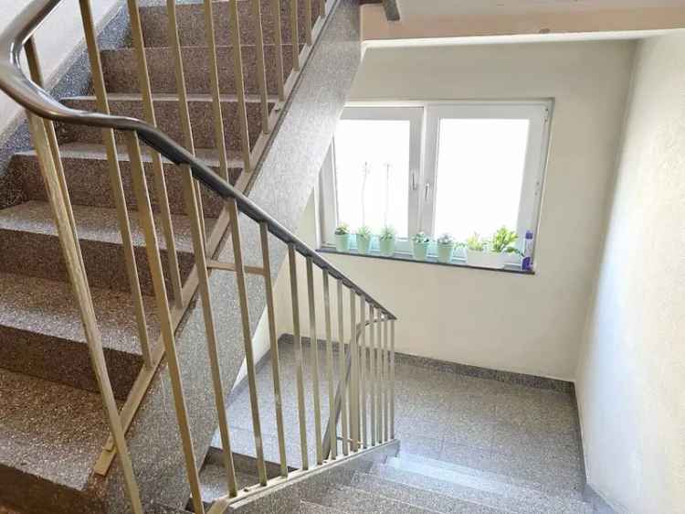 LORENZ-Angebot in Langendreer: Zentrale Lage. Gemütliche 2,5-W. mit Loggia (2. OG + keinen „drüber“)