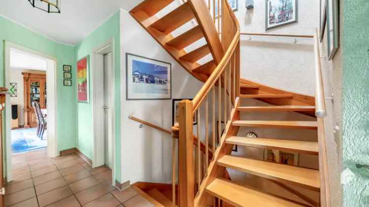Gepflegtes Einfamilienhaus mit Garten, Terrasse und Garage in Recklinghausen-Stuckenbusch