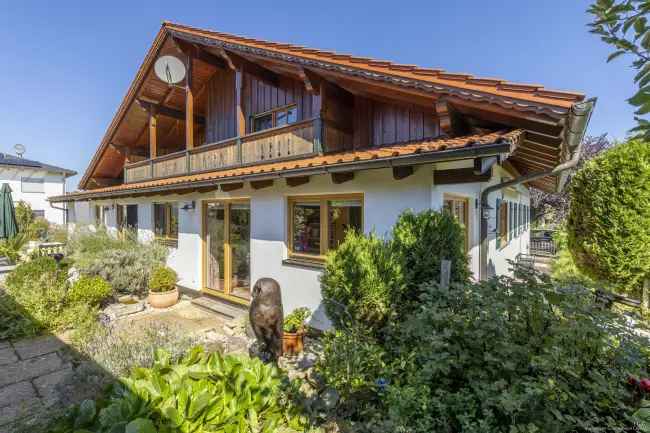 Traumhaftes Chiemgauer Alpenchalet
mit großzügigem Wintergarten
in ruhiger Lage im Inntal in Kößlarn