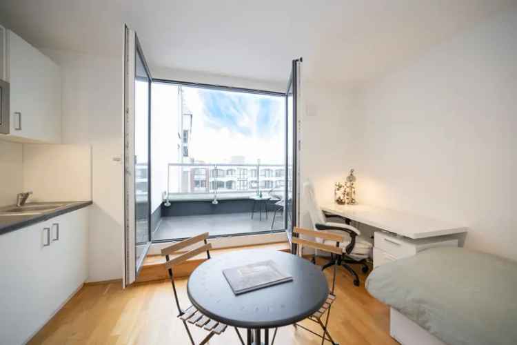 Modernes Studentenapartment mit Balkon und Gemeinschaftsdachterrasse