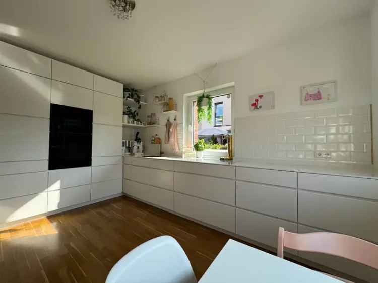 Moderne Maisonette-Wohnung mit Garten im Neubauquartier Jenfelder Au