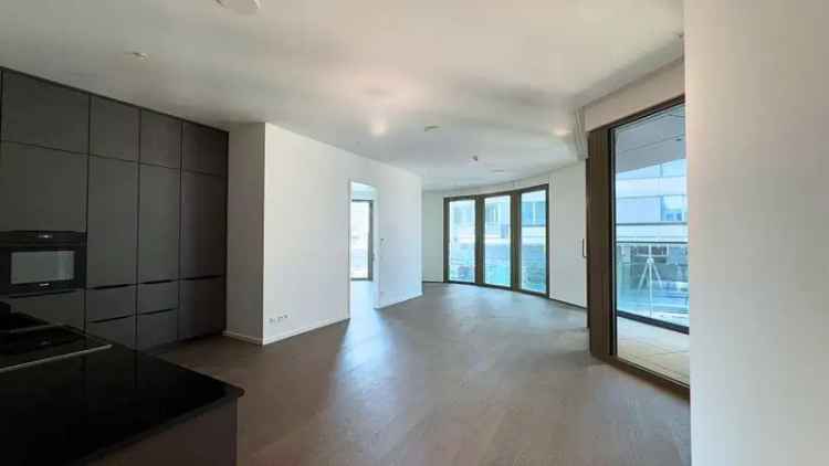 FOUR: 2-Zimmer-Wohnung mit Loggia und Skyline Feeling