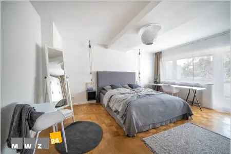 Oberkassel: High-Class-Wohnung mit Dachterrasse (Süd-West-Ausrichtung) in exklusiver Lage