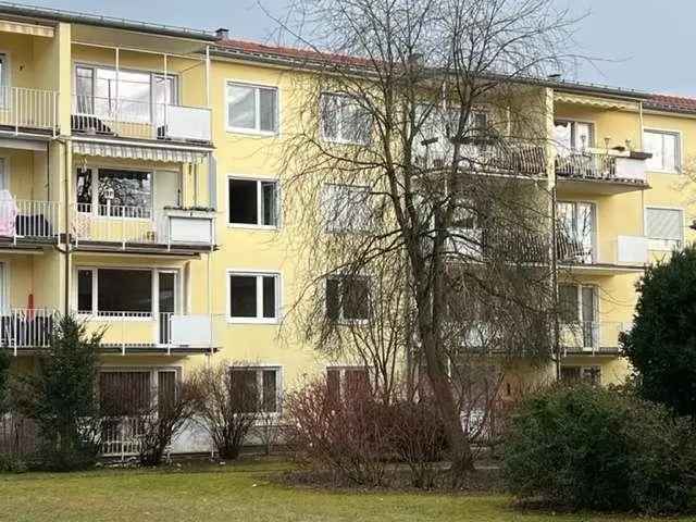 Bogenhausen - Lichtdurchflutete 3-Zimmer-Wohnung mit Balkon in Alt - Bogenhausen