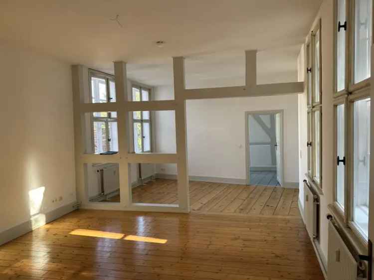 Wohnung mieten in Hamburg geräumige Altbauwohnung mit Blick auf die Elbe