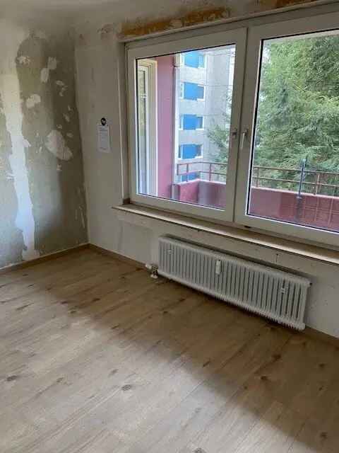 Große 2-Zimmer-Wohnung in Wuppertal Vohwinkel – Mit separaten WC und neuen Laminat