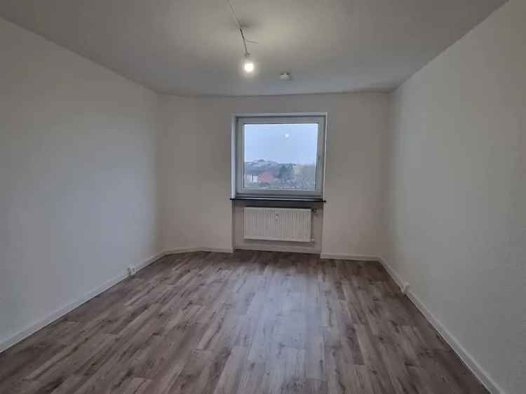 Nachmieter/in gesucht: 3-Zimmer-Wohnung mit Balkon und Aufzug ab sofort zu vermieten!