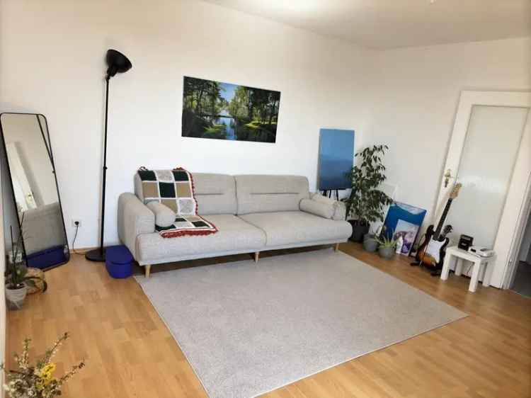 Helle, modern möblierte 2 Zimmer Wohnung / fully equiped 2 room apartment