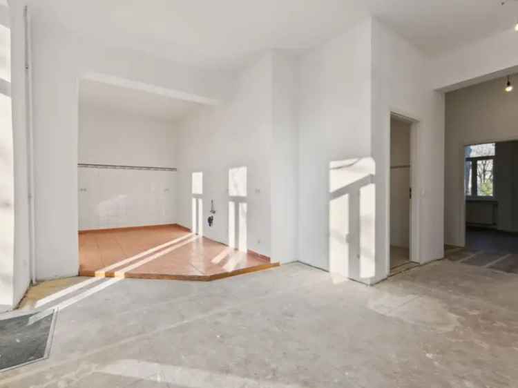 Lichtdurchfluteter Altbau in Berlin Treptow: Großzügige Familienwohnung mit Gartenidylle