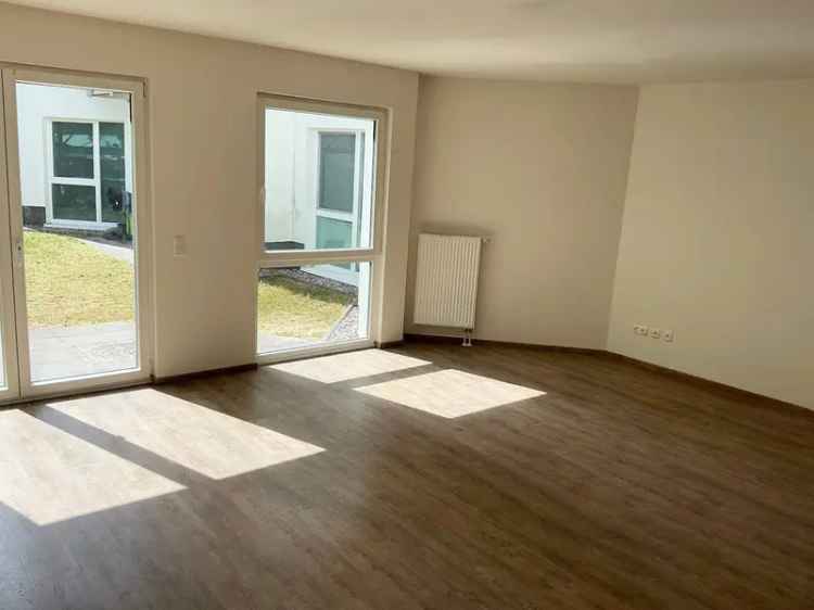Maisonette/Reihenhausart mit eigenem Eingang, Terrasse mit Blick ins Grüne, Einbauküche, renoviert